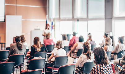 Image showing Woman giving presentation on business conference event.