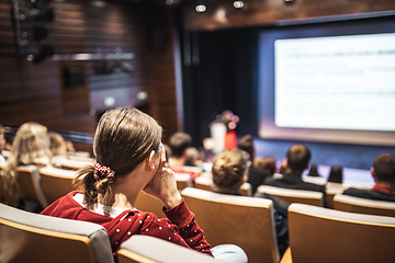 Image showing Woman giving presentation on business conference event.