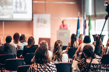 Image showing Woman giving presentation on business conference event.