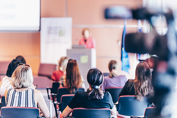 Image showing Woman giving presentation on business conference event.