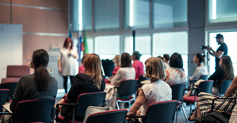 Image showing Woman giving presentation on business conference event.