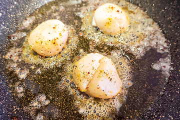 Image showing Fried scallops with butter and garlic sauce