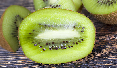 Image showing sliced green kiwi