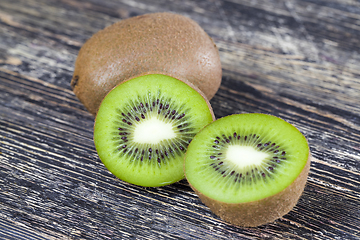 Image showing sliced green kiwi