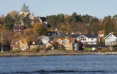 Image showing House near the sea. 