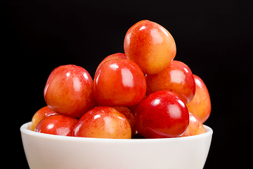 Image showing ripe berries of a sweet cherry