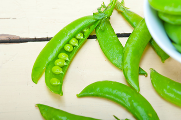 Image showing hearthy fresh green peas