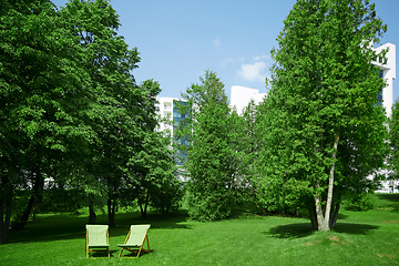 Image showing Two resting chairs in the city park