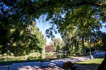 Image showing Sibyl temple and lake in Buttes-Chaumont Park, Paris