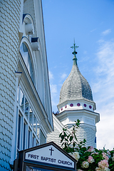 Image showing historic baptist church buildign in new england