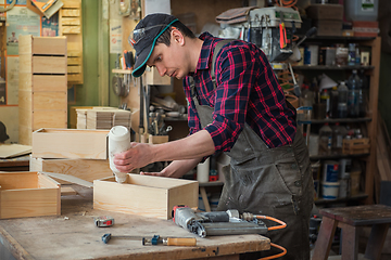 Image showing Worker making the wood box