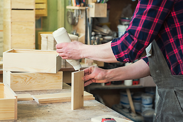 Image showing Worker making the wood box