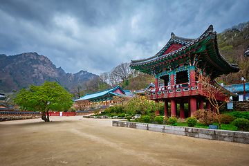 Image showing Sinheungsa temple in Seoraksan National Park, Seoraksan, South Korea