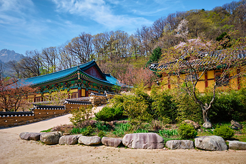 Image showing Sinheungsa temple in Seoraksan National Park, Seoraksan, South Korea