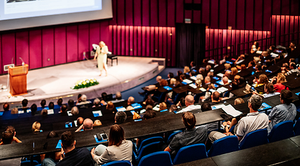 Image showing Woman giving presentation on business conference event.