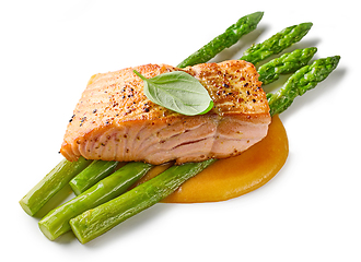 Image showing fried salmon steak and asparagus