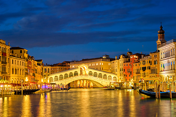 Image showing Rialto bridge Ponte di Rialto over Grand Canal at night in Venice, Italy