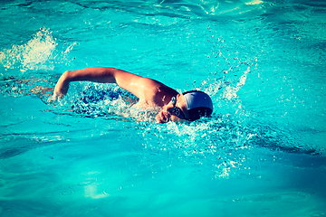 Image showing Swimming man