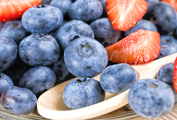 Image showing ripe large blueberry