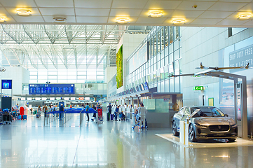 Image showing People car Frankfurt airport hall