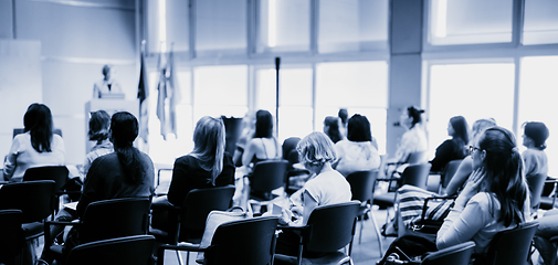 Image showing Woman giving presentation on business conference event.