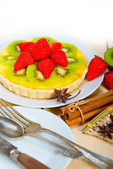 Image showing kiwi and strawberry pie tart