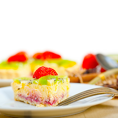Image showing kiwi and strawberry pie tart