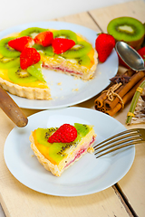 Image showing kiwi and strawberry pie tart