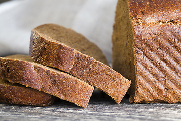 Image showing black square loaf