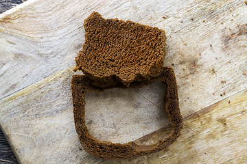 Image showing chunks of dark black bread