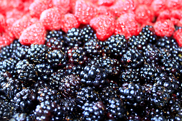 Image showing blackberries and raspberry
