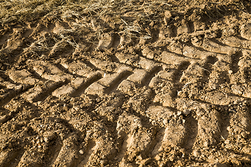 Image showing tire tracks on the sand