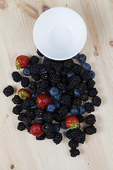 Image showing blueberries, blackberries and strawberries on the table