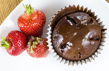 Image showing strawberries and muffin