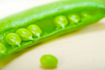 Image showing hearthy fresh green peas