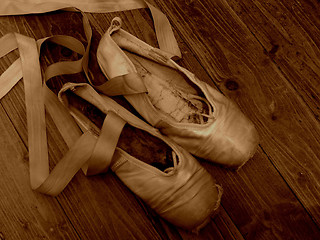 Image showing pointe shoes