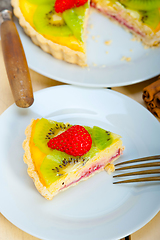 Image showing kiwi and strawberry pie tart