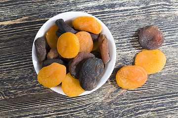 Image showing dehydrated dried apricots