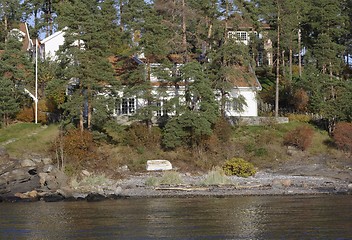 Image showing House near the sea. 