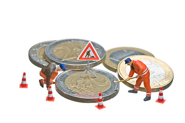 Image showing Miniature figures working on a heap of Euro coins.