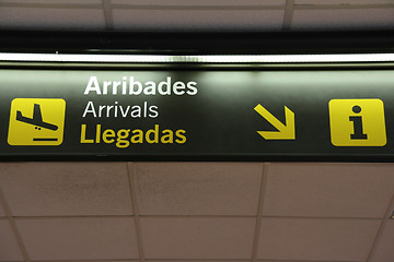 Image showing Arrivals sign
