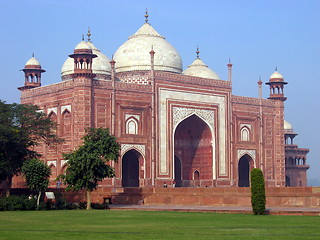 Image showing Mosque next to the Taj Mahal. Agra. India