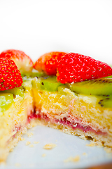 Image showing kiwi and strawberry pie tart