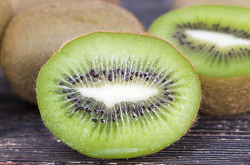 Image showing red ripe green kiwifruit