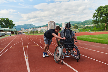 Image showing A cameraman filming the participants of the Paralympic race on the marathon course