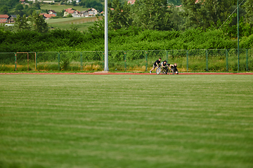 Image showing A cameraman filming the participants of the Paralympic race on the marathon course