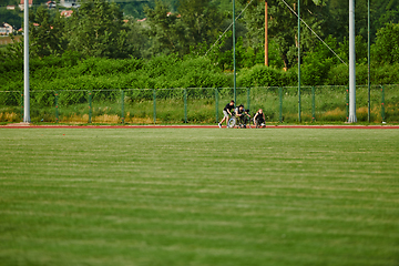 Image showing A cameraman filming the participants of the Paralympic race on the marathon course