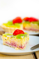 Image showing kiwi and strawberry pie tart