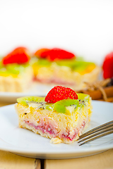 Image showing kiwi and strawberry pie tart