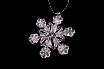 Image showing WHITE SNOWFLAKE CLOSE UP 